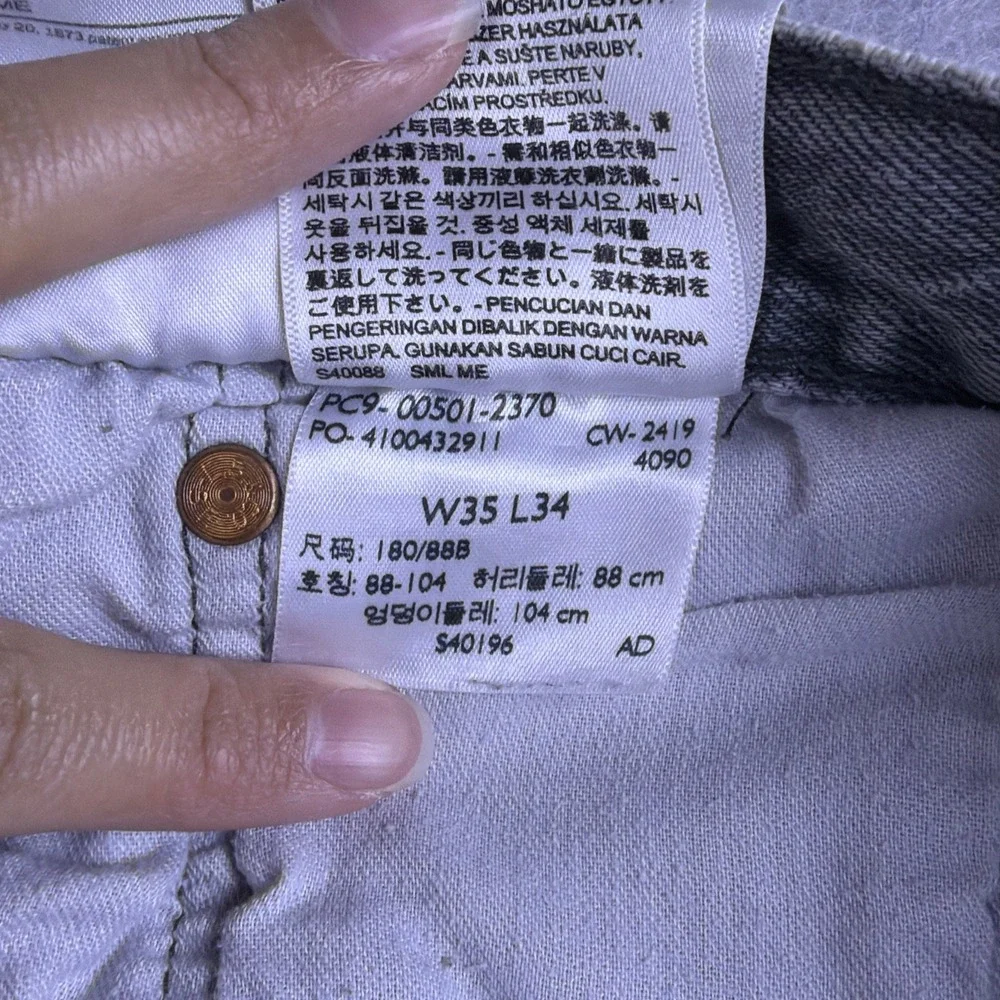 Levis 501 Jeans Mens 35x34 (32) Gray Denim Button Fly Classic Original Straight